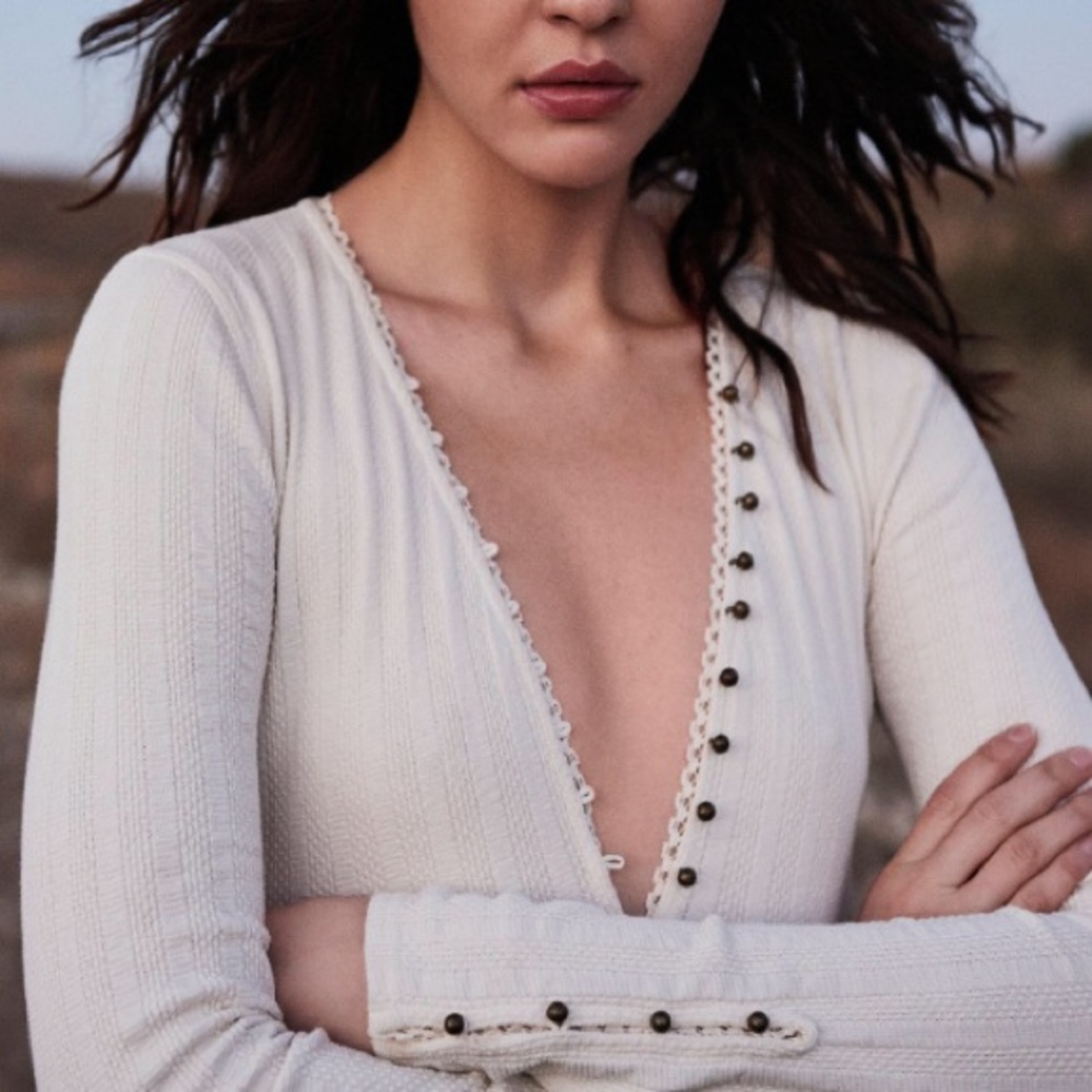 Free People💜V neck top💜